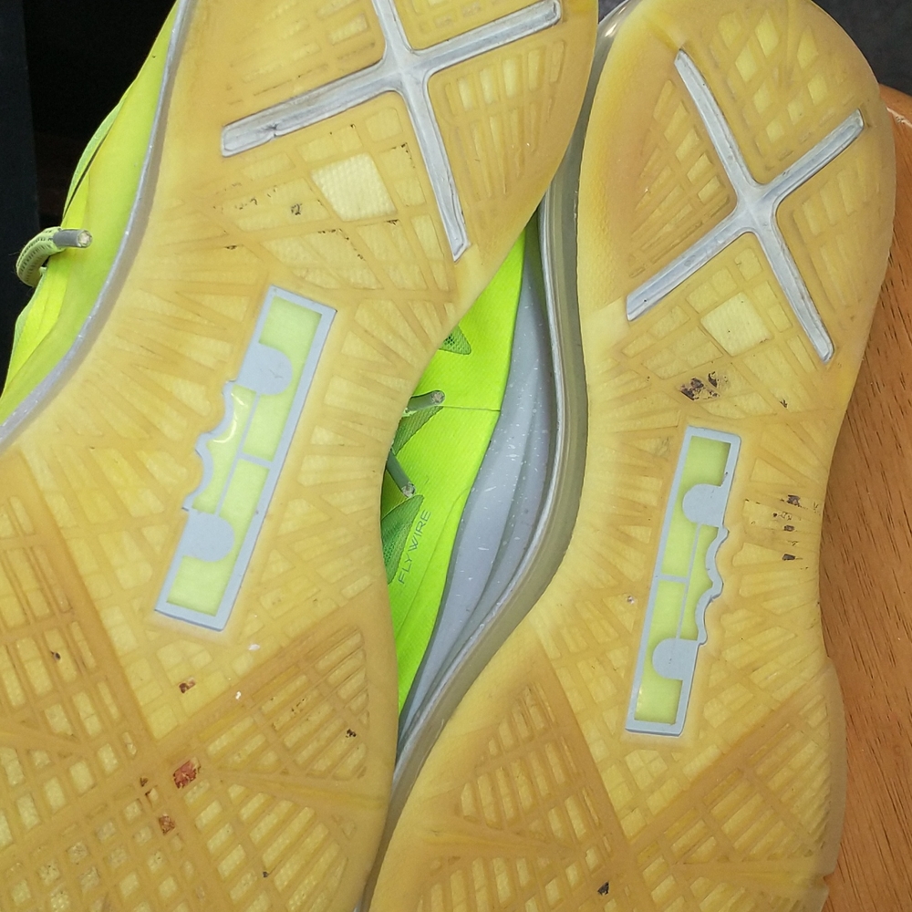 NIKE SNEAKERS! - Picture 6 of 14
